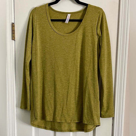 LuLaRoe Medium Lynnae Scoop Neck Long Sleeve Top Size Medium Fits 8 to 12 - Picture 1 of 8